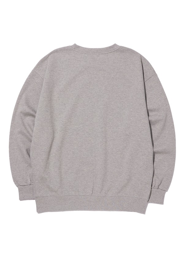 **씨알에스디엘 로고 스웨트 셔츠 (기모 OR 논기모)**

씨알에스디엘 로고 스웨트 셔츠는 가을, 겨울 시즌에 적합한 베이직하고 캐주얼한 스타일의 상의입니다. 라운드넥 디자인에 로고 패턴이 특징이며, 긴 소매 기장과 레귤러 기장으로 제작되었습니다. 면과 폴리에스테르 혼방 소재로 제작되어 보온성을 제공하며, 텐터 가공, 내열성 및 방축 가공 처리로 착용 시 편안함을 더했습니다. 기모 또는 논기모 옵션 선택이 가능하여, 겨울 데일리룩, 집콕룩, 산책룩 등 다양한 TPO에 맞춰 활용할 수 있습니다. 컬러는 그레이, 블랙, 라이트 그레이, 오트밀 4가지로 출시되었습니다.
