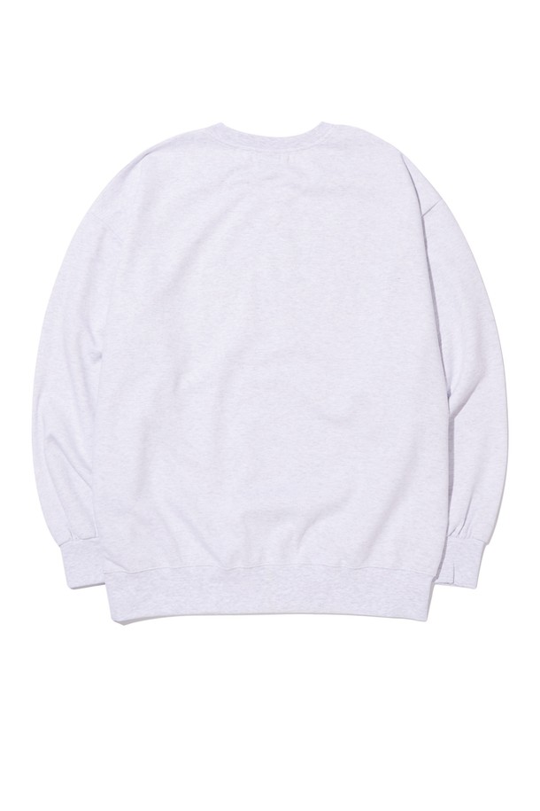 씨알에스디엘 로고 스웨트 셔츠 (기모 OR 논기모)는 가을, 겨울철 데일리룩을 위한 베이직하고 캐주얼한 스타일의 스웨트 셔츠입니다. 블랙, 그레이, 라이트 그레이, 오트밀 4가지 색상으로 출시되었으며, 넉넉한 두께감으로 따뜻하게 착용할 수 있습니다. 면, 폴리에스테르 혼방 소재에 기모(또는 논기모) 처리를 하여 부드러운 촉감을 선사하며, 2 Needle Cover Stitch 공법과 텐터가공, 140-200도 열처리 과정을 거쳐 수축 방지 및 형태 안정성을 높였습니다. 가슴 부분에 씨알에스디엘 로고가 포인트로 디자인되어 캐주얼, 미니멀, 클래식 등 다양한 스타일에 활용하기 좋습니다. 긴 소매와 레귤러 기장으로 편안한 착용감을 제공합니다.
