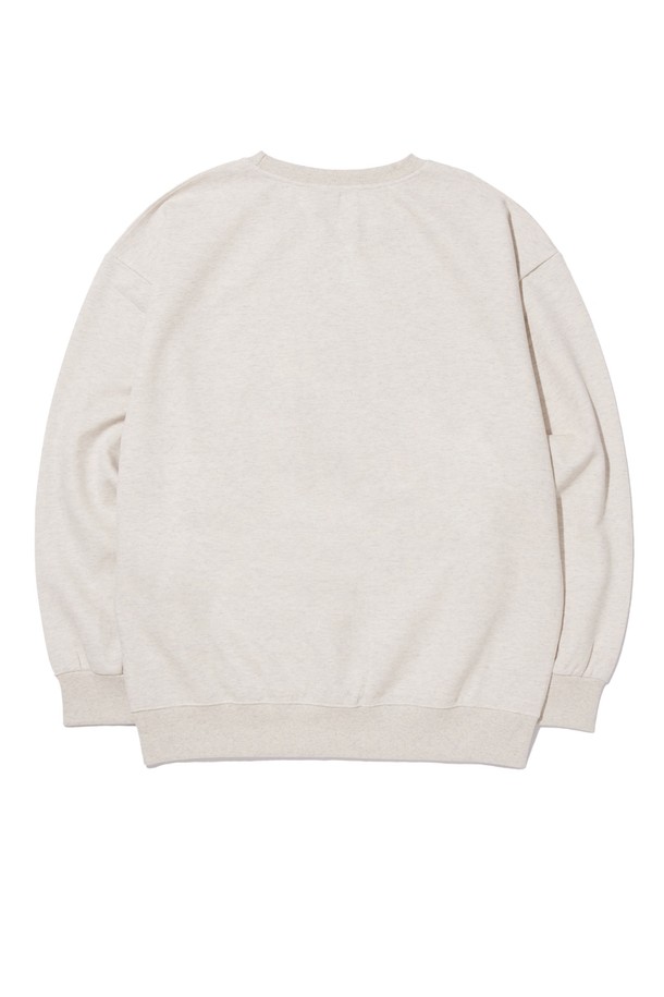 **씨알에스디엘 로고 스웨트 셔츠 (기모 OR 논기모)**는 남녀 공용으로 착용 가능한, 캐주얼하고 스트릿한 스타일의 스웨트셔츠입니다. 아이보리와 화이트 두 가지 색상으로 출시되었으며, 가을과 겨울철 데일리룩, 집콕룩, 산책룩에 적합합니다. 레귤러핏에 라운드넥 디자인으로, 두꺼운 두께감과 부드러운 촉감을 자랑합니다. 면 소재에 기모 또는 논기모 옵션을 선택할 수 있으며, 로고 패턴으로 포인트를 주어 개성을 더했습니다. 긴소매 기장으로 보온성을 높였으며, 캐주얼, 스트리트, 미니멀 스타일을 선호하는 분들께 추천합니다.
