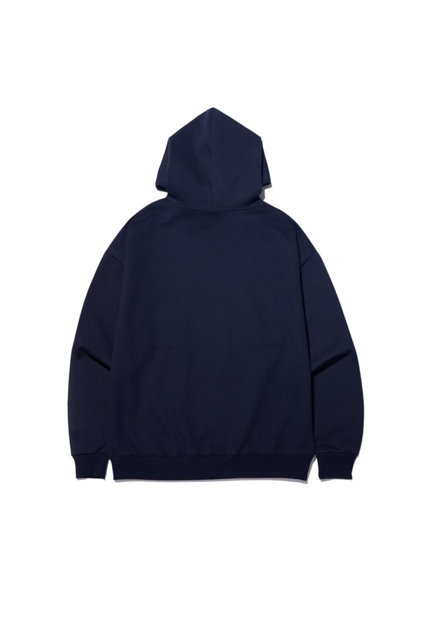 씨알에스디엘 1993 미드필더 후드는 캐주얼하고 스포티한 스타일을 연출하는 공용 후드티셔츠입니다. 네이비 컬러에 1993 프린트와 미드필더 프린트가 특징이며, 가을/겨울 시즌에 적합하도록 기모 안감과 두꺼운 두께로 제작되어 부드러운 촉감을 제공합니다. 레귤러핏으로 편안하게 착용 가능하며, 긴 소매와 후드 디자인으로 보온성을 높였습니다.
