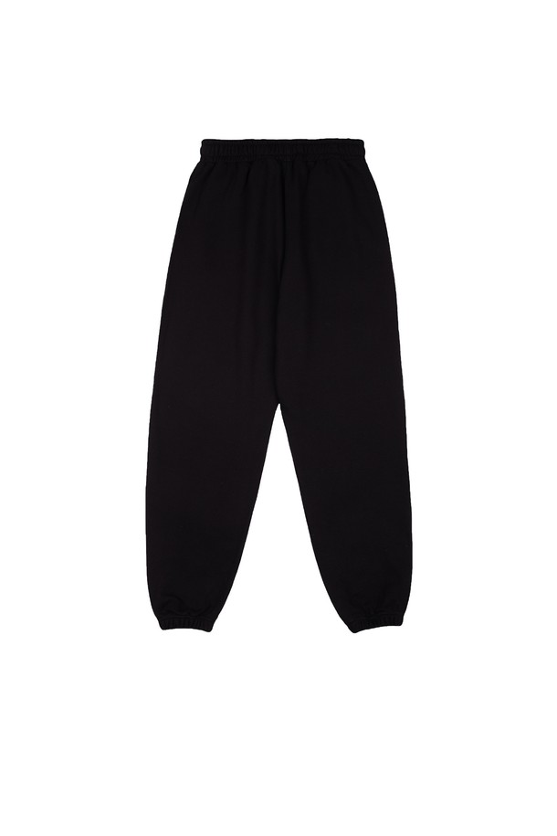 씨알에스디엘 1993 미드필더 조거 팬츠는 부드러운 촉감의 면과 폴리에스테르 혼방 소재로 제작되어 가을, 겨울철 따뜻하고 편안한 착용감을 선사합니다. 릴랙스 핏에 하이 엘라스틱 밴딩, 밑단 밴딩, 사이드 포켓 디자인으로 활동성을 높였으며, 블랙, 그레이, 라이트 그레이, 오트밀 4가지 색상에 로고 패턴으로 스포티하고 캐주얼한 스타일을 연출합니다. 안감 기모 처리로 보온성을 강화하고, 무게는 410g입니다.
