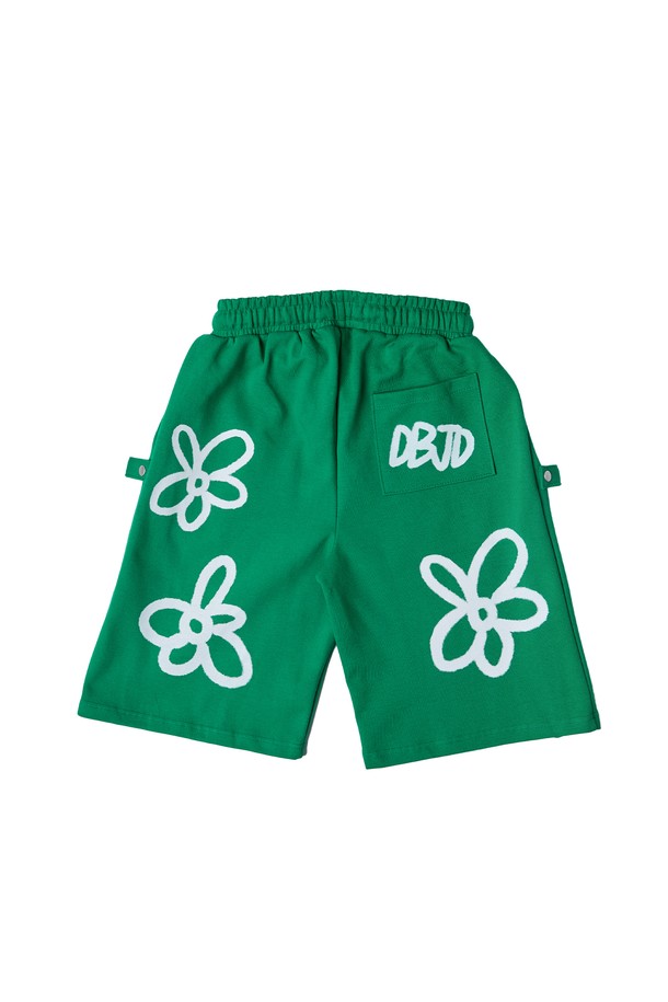 산뜻한 플라워 패턴이 돋보이는 여성용 반바지입니다. 면과 폴리에스테르 혼방 소재로 제작되어 편안한 착용감을 선사하며, 봄, 여름 시즌 데일리룩에 활용하기 좋습니다. 슬림핏 디자인에 사이드 스냅 디테일이 더해져 캐주얼하면서도 세련된 스타일을 연출합니다.
