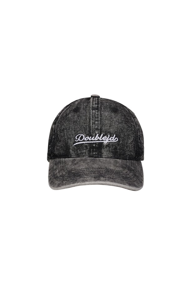 부드러운 면 소재에 워싱 디테일을 더해 빈티지한 멋을 살린 워싱 데님 볼캡입니다. 블랙과 블루, 두 가지 색상으로 출시되어 어떤 스타일에도 잘 어울리며, 봄, 여름, 가을, 계절에 구애받지 않고 착용하기 좋습니다. 모자 깊이 10cm, 일반 챙 넓이로 제작되어 편안한 착용감을 선사하며 데일리룩에 포인트를 더해줍니다.
