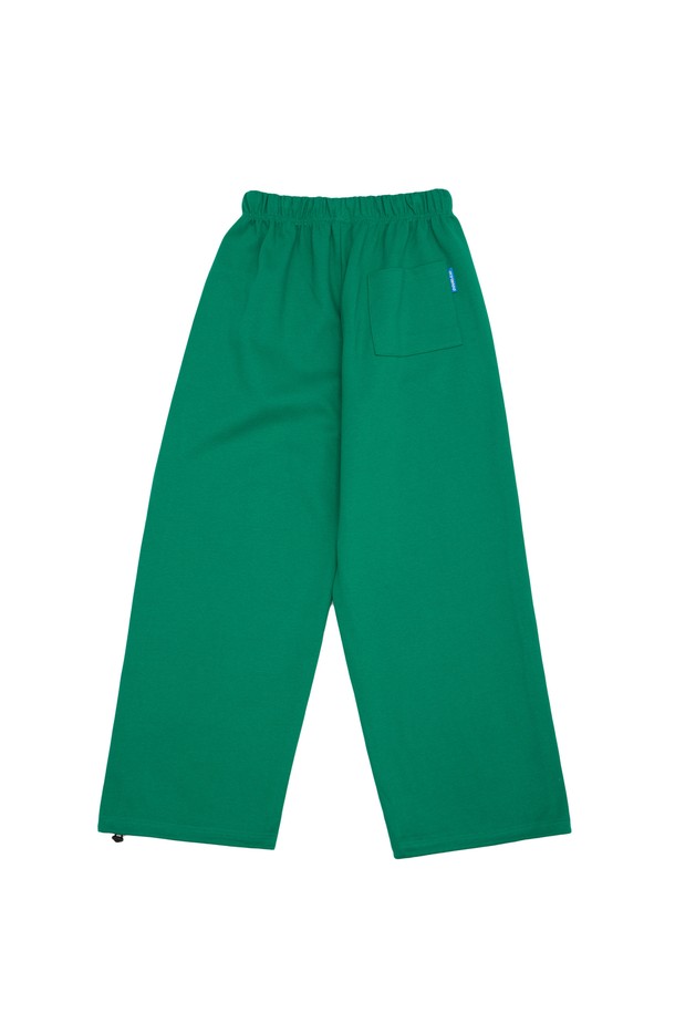 커브 스티치 스트링 팬츠는 캐주얼, 스포티, 미니멀 스타일을 모두 아우르는 매력적인 아이템입니다. 남녀 공용으로, 봄, 여름, 가을 시즌에 얇고 부드러운 면, 폴리에스테르 혼방 소재로 편안하게 착용할 수 있습니다. 블랙, 그린, 핑크 세 가지 색상으로 출시되었으며, 와이드 핏과 루즈핏으로 편안한 착용감을 선사합니다. 허리 밴딩과 스트링 디테일로 사이즈 조절이 용이하며, 곡선 스티치 장식이 돋보입니다. 동네 마실룩, 여행룩, 산책룩 등 다양한 TPO에 활용하기 좋은 실용적인 긴 바지입니다.
