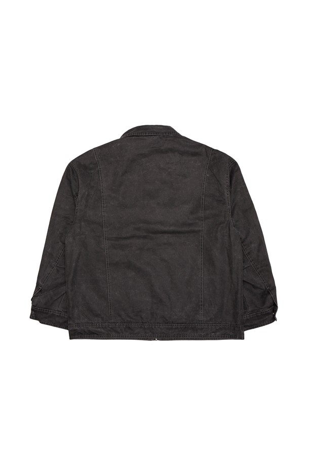 부드러운 촉감이 돋보이는 남성용 스웨이드 재킷입니다. 차콜과 와인 두 가지 색상으로 출시되어, 캐주얼하면서도 베이직한 스타일을 연출합니다. 봄, 가을 계절에 적합하며, 레귤러 핏으로 편안하게 착용할 수 있습니다. 버튼 여밈 방식에 레귤러 기장으로 제작되었으며, 포켓 디테일이 캐주얼한 포인트를 더합니다. 데이트룩, 가을 나들이룩 등 다양한 TPO에 맞춰 클래식, 미니멀 스타일을 완성해보세요. 폴리에스테르, 면, 비스코스, 폴리우레탄, 안감(폴리에스테르) 등 다양한 소재가 혼용되었습니다.
