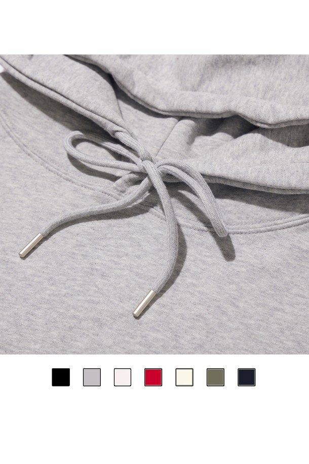 씨알에스디엘 위스콘신 바스켓볼 후드는 남녀 공용으로, 일상에서 스포티하고 캐주얼한 스타일을 연출하기 좋은 아이템입니다. 부드러운 촉감의 면 소재와 안감 기모 처리로 가을, 겨울 시즌 따뜻하게 착용 가능하며, 레귤러 핏에 긴 소매, 후드 디자인으로 편안함을 더했습니다. 농구 모티프 그래픽 프린팅이 돋보이는 그레이 색상의 두꺼운 후드티입니다.
