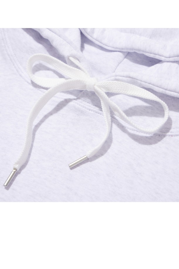 씨알에스디엘 1993 미드필더 후드는 남녀 공용으로, 가을/겨울 시즌에 따뜻하게 입을 수 있는 두꺼운 기모 안감의 후드티셔츠입니다. 블랙, 그레이, 카키 등 7가지 다채로운 색상으로 출시되었으며, 스포티하고 캐주얼한 스타일을 연출하기 좋습니다. 세미오버핏으로 편안한 착용감을 제공하며, 이중 스티치 넥라인, 견고한 후드 스트링, 립 원단, 그래픽 디테일 등 꼼꼼한 마감으로 완성도를 높였습니다.
