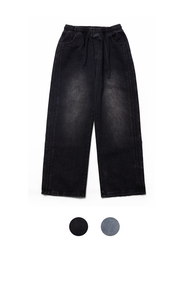 씨알에스디엘 트랙 데님 팬츠는 남성용 데님 팬츠로, 블랙과 블루 두 가지 색상으로 출시되었습니다. 면과 폴리에스테르 혼방 소재로 제작되어 사계절 내내 착용 가능하며, 레귤러핏으로 편안한 착용감을 제공합니다. 캐주얼, 스트리트, 미니멀 스타일을 모두 소화 가능한 디자인으로, 트랙 디자인이 돋보입니다. 무지 패턴의 긴 기장 데님 팬츠로, 다양한 상의와 매치하여 폭넓은 스타일 연출이 가능합니다.
