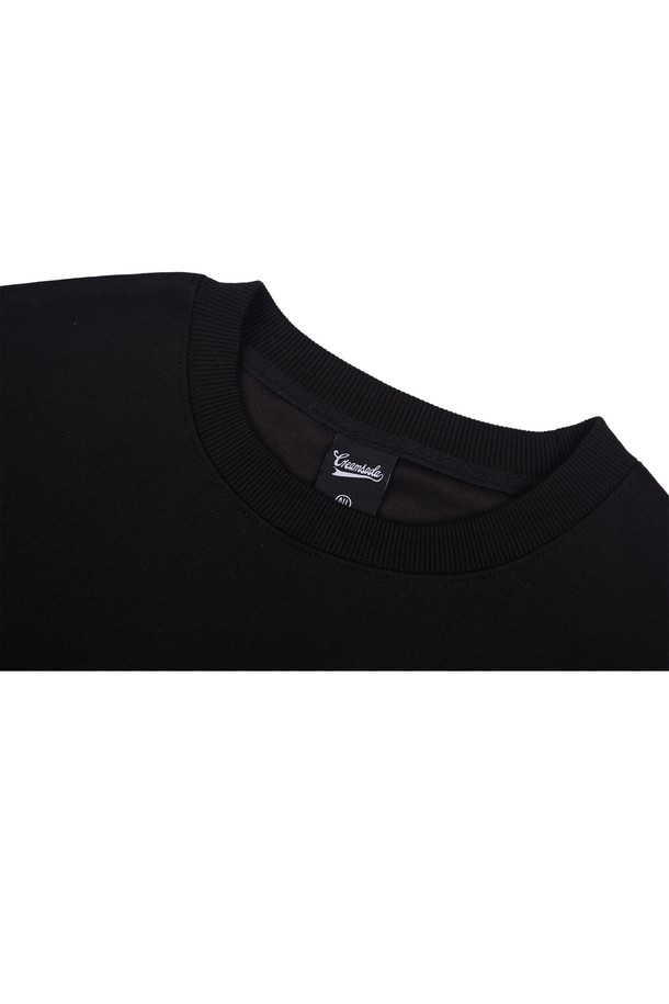 씨알에스디엘 하이 파쿠 크롭 맨투맨은 캐주얼하고 미니멀한 스타일을 추구하는 분들을 위한 겨울 데일리룩 아이템입니다. 블랙, 그레이, 그린, 네이비 4가지 색상으로 출시되었으며, 면과 폴리에스테르 혼방의 두꺼운 소재로 제작되어 부드러운 촉감을 선사합니다. 세미오버핏 크롭 기장으로 트렌디함을 더했으며, 라운드넥과 긴 소매 디자인이 특징입니다. 2-needle cover stitch 공법, 지그재그 안감 스티치, 시보리 원단, 사이드 라벨 등의 디테일을 통해 높은 퀄리티를 자랑합니다.
