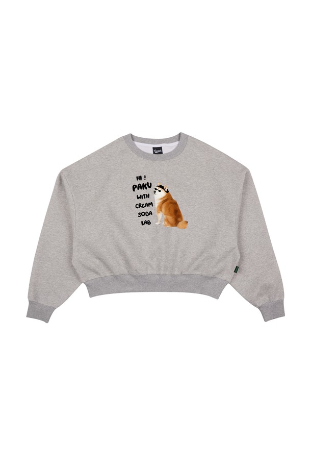 씨알에스디엘 하이 파쿠 크롭 맨투맨은 캐주얼 및 미니멀 스타일을 추구하는 분들을 위한 오버핏 크롭 맨투맨입니다. 블랙, 그레이, 그린, 네이비 4가지 색상으로 출시되어 다양한 룩에 활용 가능하며, 봄, 가을, 겨울 시즌에 착용하기 좋습니다. 부드러운 면과 폴리에스테르 혼방 소재로 제작되어 편안한 착용감을 선사하며, 두꺼운 두께감으로 보온성을 높였습니다. 2바늘 커버스티치 공법, 지그재그 스티치, 립원단 디테일, 사이드 라벨 등 꼼꼼한 마감 처리가 돋보입니다. 집콕룩이나 겨울 데일리룩에 코디하여 편안하고 스타일리시한 연출이 가능합니다.
