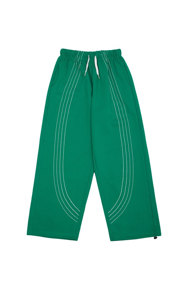 커브 스티치 스트링 팬츠는 캐주얼, 스포티, 미니멀 스타일을 모두 아우르는 매력적인 아이템입니다. 남녀 공용으로, 봄, 여름, 가을 시즌에 얇고 부드러운 면, 폴리에스테르 혼방 소재로 편안하게 착용할 수 있습니다. 블랙, 그린, 핑크 세 가지 색상으로 출시되었으며, 와이드 핏과 루즈핏으로 편안한 착용감을 선사합니다. 허리 밴딩과 스트링 디테일로 사이즈 조절이 용이하며, 곡선 스티치 장식이 돋보입니다. 동네 마실룩, 여행룩, 산책룩 등 다양한 TPO에 활용하기 좋은 실용적인 긴 바지입니다.
