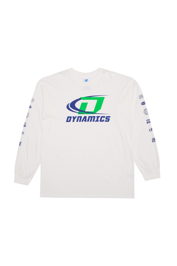 **다이나믹 긴팔**은 일상에서 스포티하고 캐주얼한 스타일을 연출하기 좋은 상의입니다. 면과 폴리에스테르 혼방 소재로 제작되어 편안한 착용감을 제공하며, 봄, 가을에 적합합니다. 라운드넥 디자인에 레귤러 기장으로 제작되었으며, 화이트와 차콜 두 가지 색상으로 만나볼 수 있습니다. 소매에는 그래픽 프린트가 더해져 개성 있는 포인트를 더했으며, 프리사이즈로 누구나 편안하게 착용 가능합니다.

