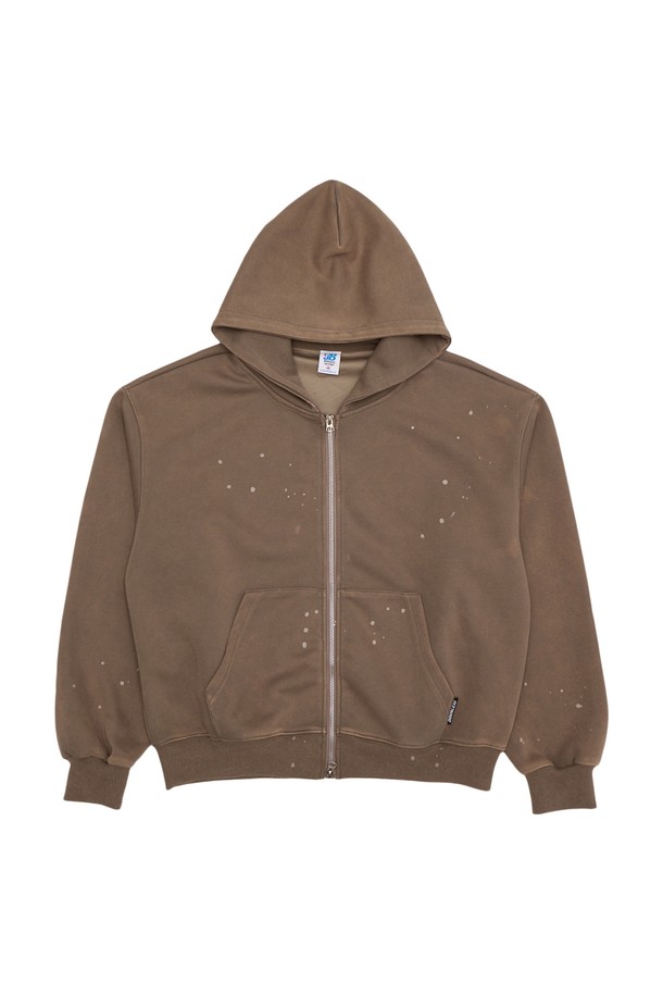 **페인팅 2way 집업 후드**는 남녀 모두 착용 가능한 오버핏 후드집업입니다. 블랙과 브라운 두 가지 색상으로 출시되었으며, 2way 스타일링이 가능하여 다양한 연출이 가능합니다. 가을과 겨울에 적합하도록 두꺼운 면, 폴리에스테르 혼방 소재로 제작되어 부드러운 촉감을 선사합니다. 크롭 기장으로 캐주얼하고 스포티한 무드를 연출하며, 일상 및 집콕룩, 산책룩 등 폭넓게 활용할 수 있습니다. 무지 디자인에 후드넥 라인으로 미니멀한 스타일을 완성합니다.
