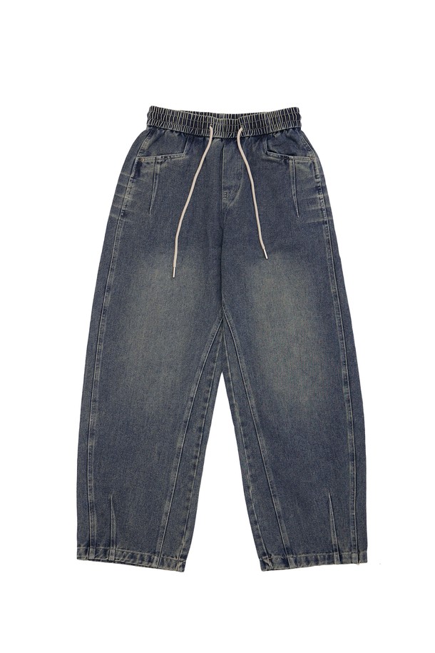 인심 절개 디테일이 돋보이는 데님 바지입니다. 남녀 공용으로, 블랙과 블루 두 가지 색상으로 출시되어 취향에 따라 선택할 수 있습니다. 봄, 가을에 어울리는 중간 두께감의 데님, 면, 폴리에스테르 혼방 소재로 제작되었습니다. 와이드 루즈핏으로 편안한 착용감을 선사하며, 캐주얼, 미니멀, 시티보이 스타일을 연출하기 좋습니다. 동네 마실룩, 여행룩 등 다양한 TPO에 활용 가능합니다.
