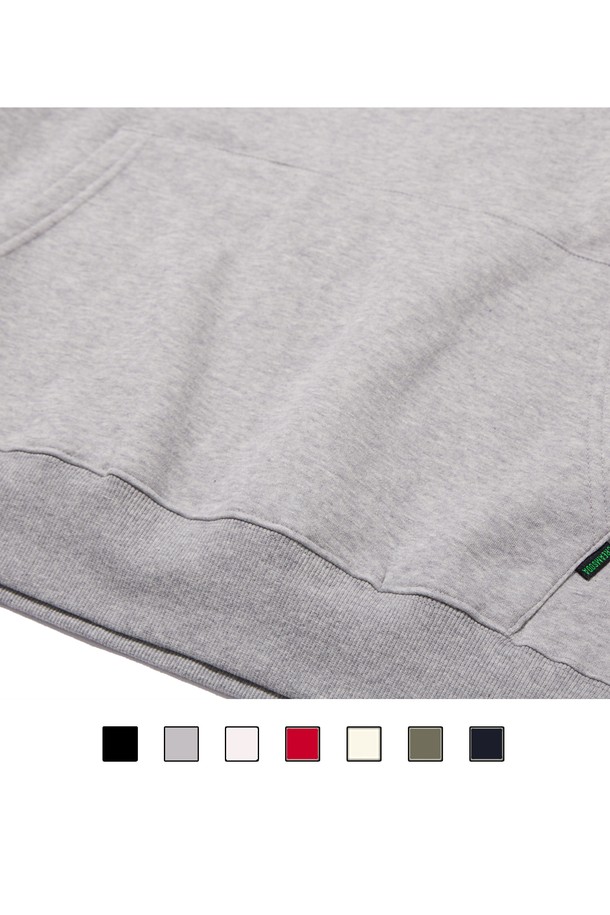 씨알에스디엘 위스콘신 바스켓볼 후드는 남녀 공용으로, 일상에서 스포티하고 캐주얼한 스타일을 연출하기 좋은 아이템입니다. 부드러운 촉감의 면 소재와 안감 기모 처리로 가을, 겨울 시즌 따뜻하게 착용 가능하며, 레귤러 핏에 긴 소매, 후드 디자인으로 편안함을 더했습니다. 농구 모티프 그래픽 프린팅이 돋보이는 그레이 색상의 두꺼운 후드티입니다.
