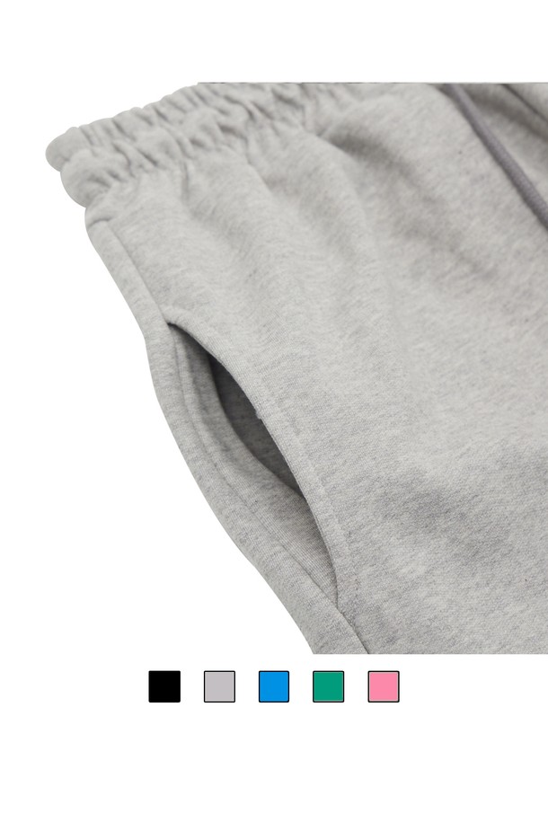 씨알에스디엘 3플라워 와이드 밴딩 팬츠는 여성스러운 플라워 패턴이 돋보이는 캐주얼 와이드 팬츠입니다. 가볍고 부드러운 면 소재로 제작되어 봄, 여름, 가을 계절에 시원하고 편안하게 착용할 수 있습니다. 허리 밴딩 디자인으로 활동성을 높였으며, 루즈핏으로 편안한 착용감을 선사합니다. 데이트룩, 쇼핑룩 등 다양한 TPO에 활용 가능하며, 캐주얼, 미니멀, 로맨틱 스타일을 연출하기 좋습니다. 그레이 컬러로 어떤 상의와도 잘 어울려 활용도가 높습니다.
