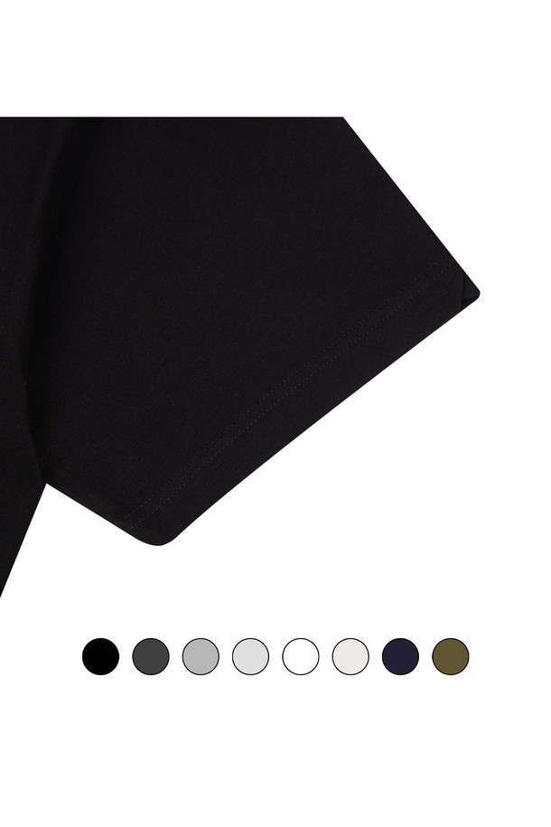 씨알에스디엘 백스트릿 반팔 티셔츠는 베이직하면서도 스트릿한 스타일을 연출하는 남녀 공용 제품입니다. 17수 면 소재로 제작되어 부드러운 촉감과 흡습, 속건 기능을 갖췄으며, 라운드넥과 세미 오버핏으로 편안한 착용감을 선사합니다. 화이트, 블랙, 라이트그레이, 차콜, 그레이, 아이보리, 네이비, 올리브 등 다양한 컬러 옵션으로 출시되었으며, 소매단과 밑단은 깔끔하게 2바늘 커버스티치 마감되었습니다.
