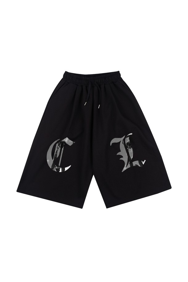 씨알에스디엘 바스켓볼 스트릿 서터파이드 버뮤다 자이언트 9부 숏팬츠는 남성용 오버핏 스타일의 숏팬츠입니다. 면과 폴리에스테르 혼방 소재로 제작되어 부드러운 촉감을 제공하며, 고탄력 밴딩과 뒷포켓으로 활동성을 높였습니다. 블랙과 그레이 두 가지 색상으로 출시되어 일상 및 스포츠 활동에 모두 적합하며, 9부 기장으로 트렌디한 스트릿 무드를 연출합니다.
