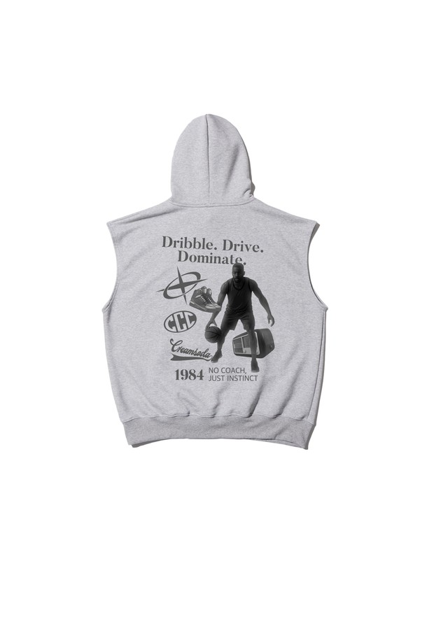 씨알에스디엘 1984 도미네이트 나시 후드티 그레이는 면과 폴리에스테르 혼방 소재로 제작되어 부드러운 촉감과 흡습 기능을 제공하며, 여름철 일상에서 편안하게 착용할 수 있습니다. 스포티하고 캐주얼한 스타일을 연출하며, 농구 테마의 텍스트 프린트와 민소매 디자인이 특징입니다. 세미 오버핏으로 제작되었으며, 넉넉한 후드 깊이와 더블 스티치 봉제 넥라인, 스트링 마감 처리로 디테일을 더했습니다.
