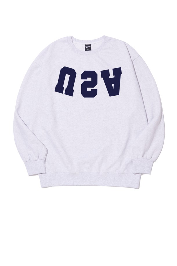 씨알에스디엘 리버스 유에스에이 맨투맨은 남성용 맨투맨으로, 베이직하고 캐주얼한 스타일을 연출합니다. 부드러운 면 소재로 제작되어 편안한 착용감을 선사하며, 봄, 가을, 겨울 세 계절 모두 활용 가능합니다. 레귤러 핏에 라운드넥 디자인으로 제작되었으며, 두꺼운 두께감으로 따뜻하게 입을 수 있습니다. 리버스 위브(Reverse Weave) 공법으로 제작되어 내구성을 높였으며, 화이트 컬러에 로고 패턴이 돋보이는 디자인입니다.
