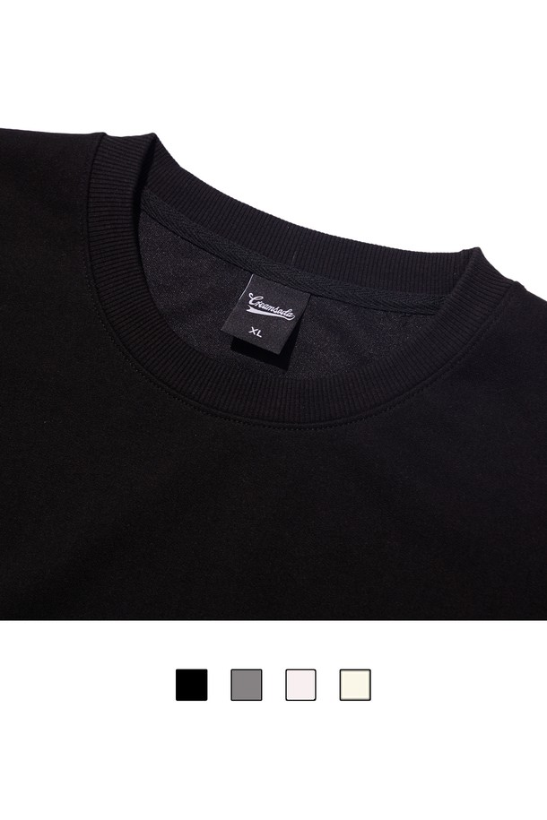 씨알에스디엘 쇼킹 래빗 스웨트 셔츠는 부드러운 면과 폴리에스테르 혼방 소재로 제작되어, 캐주얼한 스타일을 연출하기 좋은 오버핏의 긴소매 스웨트셔츠입니다. 블랙, 그레이, 라이트 그레이, 오트밀 4가지 컬러 옵션으로 출시되었으며, 라운드넥 디자인에 두꺼운 두께감과 기모 안감으로 가을, 겨울철 따뜻하게 착용할 수 있습니다. 2중 바늘 커버스티치 네크라인, 사이드 심 포인트 라벨, 텐터 가공 및 텀블 건조 처리로 마감하여 내구성을 높였습니다.
