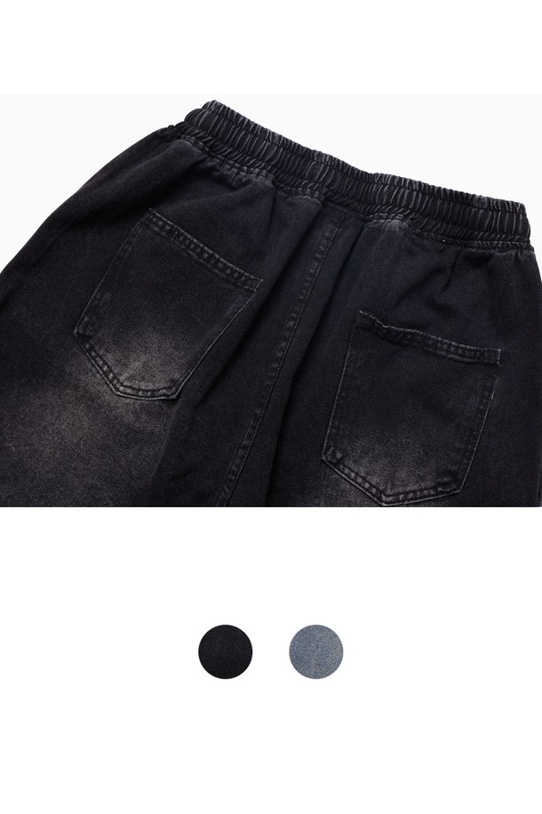 씨알에스디엘 트랙 데님 팬츠는 남성용 데님 팬츠로, 블랙과 블루 두 가지 색상으로 출시되었습니다. 면과 폴리에스테르 혼방 소재로 제작되어 사계절 내내 착용 가능하며, 레귤러핏으로 편안한 착용감을 제공합니다. 캐주얼, 스트리트, 미니멀 스타일을 모두 소화 가능한 디자인으로, 트랙 디자인이 돋보입니다. 무지 패턴의 긴 기장 데님 팬츠로, 다양한 상의와 매치하여 폭넓은 스타일 연출이 가능합니다.
