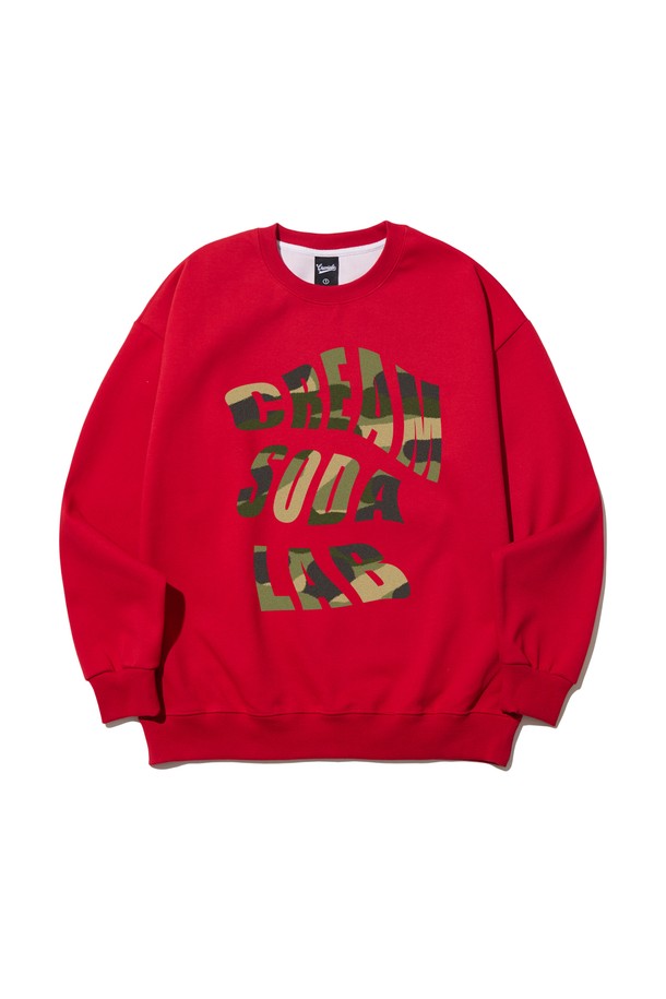 씨알에스디엘 노이즈 카모 그래픽 맨투맨(기모)은 가을, 겨울 시즌에 적합한 남녀 공용 오버핏 맨투맨입니다. 블랙, 그레이, 라이트그레이, 오트밀, 레드, 네이비 등 다양한 색상으로 만나볼 수 있으며, 캐주얼 및 스트릿 스타일을 연출하기 좋습니다. 부드러운 촉감의 면, 폴리에스테르 혼방 소재에 기모 안감을 더해 보온성을 높였습니다. 카모 패턴과 로고 디자인이 특징이며, 2바늘 커버스티치 넥라인, 립 마감 처리, 사이드 포인트 라벨, 봉제 보강으로 퀄리티를 높였습니다. 겨울 데일리룩, 집콕룩, 산책룩 등 폭넓게 활용 가능한 아이템입니다.
