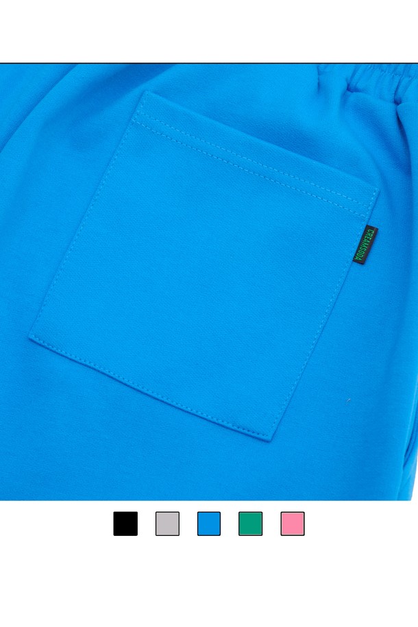 씨알에스디엘 3플라워 와이드 밴딩 팬츠는 여성용 와이드 팬츠입니다. 블루 컬러에 플라워 패턴이 돋보이는 캐주얼 스타일로, 봄, 여름 시즌에 시원하게 착용하기 좋습니다. 얇고 부드러운 면 소재로 제작되어 편안한 착용감을 선사하며, 루즈핏 디자인과 밴딩 허리 디테일로 활동성을 높였습니다. 동네 마실룩, 봄 소풍룩, 여행룩 등 다양한 TPO에 활용 가능하며, 캐주얼, 미니멀, 로맨틱 스타일을 연출하기 좋습니다.