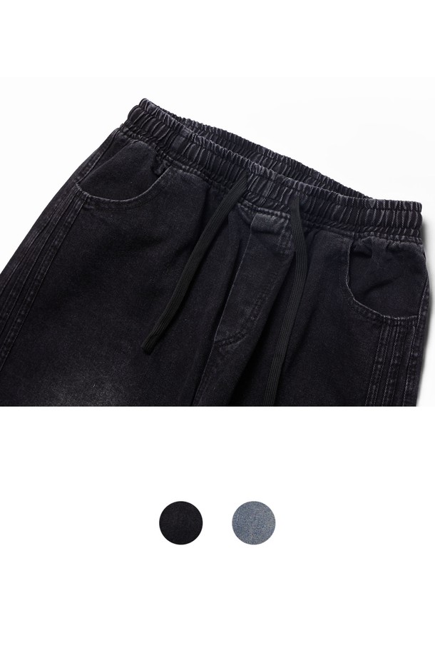 씨알에스디엘 트랙 데님 팬츠는 남성용 데님 팬츠로, 블랙과 블루 두 가지 색상으로 출시되었습니다. 면과 폴리에스테르 혼방 소재로 제작되어 사계절 내내 착용 가능하며, 레귤러핏으로 편안한 착용감을 제공합니다. 캐주얼, 스트리트, 미니멀 스타일을 모두 소화 가능한 디자인으로, 트랙 디자인이 돋보입니다. 무지 패턴의 긴 기장 데님 팬츠로, 다양한 상의와 매치하여 폭넓은 스타일 연출이 가능합니다.
