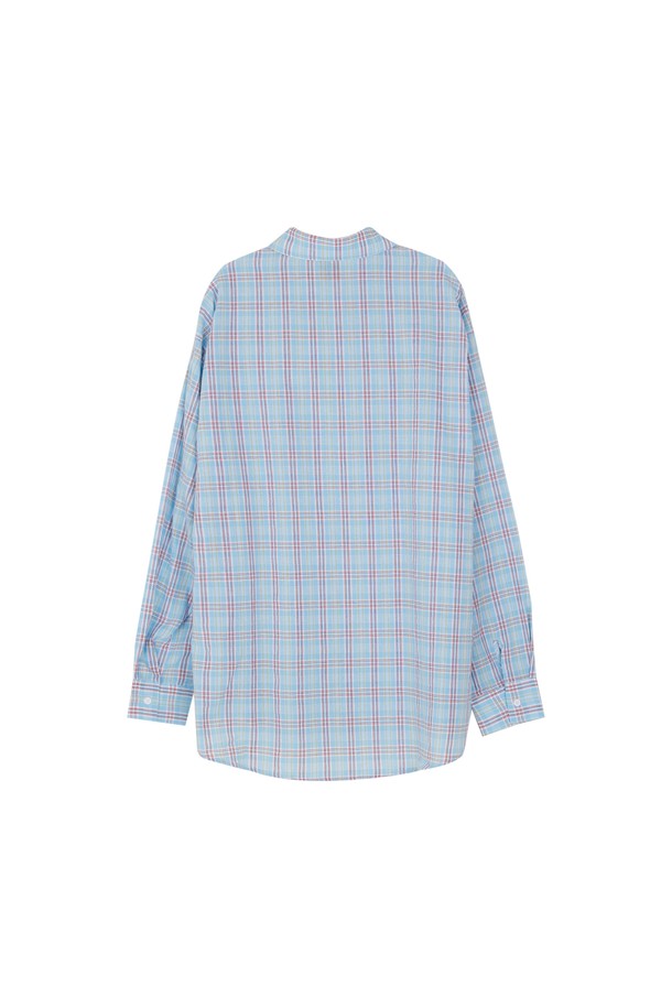 씨알에스디엘 빈티지 타탄 오버핏 플란넬 셔츠는 스카이블루와 옐로우 컬러의 체크 패턴이 돋보이는 남성용 셔츠입니다. 면 소재로 제작되어 부드러운 촉감을 제공하며, 얇은 두께감으로 여름철에도 시원하게 착용할 수 있습니다. 넉넉한 오버핏에 긴 소매 기장으로 캐주얼하면서도 빈티지한 스타일을 연출하며, 스탠다드 카라 디자인으로 깔끔함을 더했습니다. 동네 마실룩이나 여행룩에 적합하며, 내외 착용이 가능하고 소매단과 밑단의 부드러운 마감, 내구성 있는 스티치, 칼라 변형을 최소화한 스티치 디테일로 완성도를 높였습니다.
