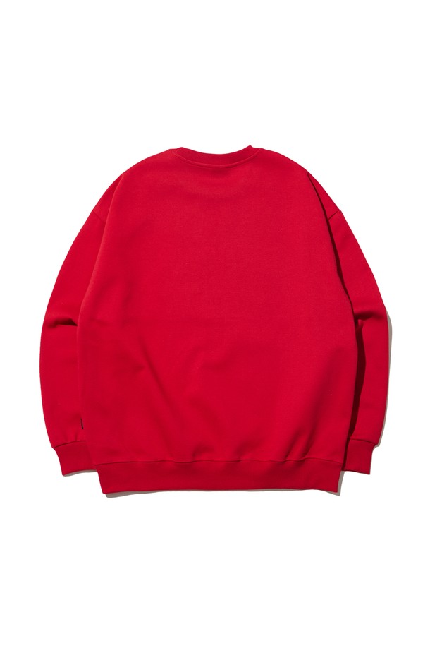 씨알에스디엘 XXL 맨투맨은 가을, 겨울철 포근함을 책임질 공용 맨투맨입니다. 블랙, 네이비, 레드, 그레이, 라이트그레이, 오트밀 6가지 색상으로 출시되었으며, 부드러운 촉감과 두꺼운 두께감으로 따뜻하게 착용할 수 있습니다. 라운드넥에 세미 오버핏으로 제작되었으며, 소매와 밑단 립 마감, 2바늘 커버스티치 마감, 베이직 그래픽 디테일이 돋보입니다. 일상, 집콕, 산책 등 다양한 상황에서 캐주얼하고 미니멀한 스타일을 연출해보세요.
