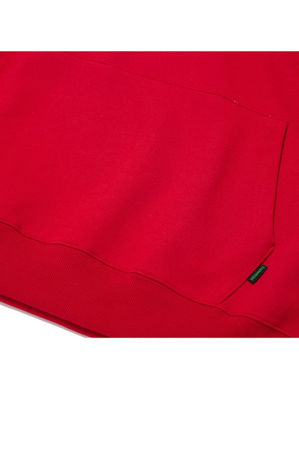 씨알에스디엘 1993 미드필더 후드는 부드러운 촉감의 면과 폴리에스테르 혼방 소재로 제작되어 가을, 겨울철에도 따뜻하게 착용할 수 있는 두꺼운 기모 안감의 후드티셔츠입니다. 오버핏 디자인에 블랙, 그레이, 네이비 등 7가지 다양한 컬러로 출시되어 캐주얼 및 스포티한 스타일 연출에 용이하며, 로고 프린트가 포인트로 더해졌습니다. 이중 스티치 네크라인, 견고한 스트링 마감, 립 원단 밑단, 견고한 스티칭 등 꼼꼼한 디테일로 내구성을 높였습니다.
