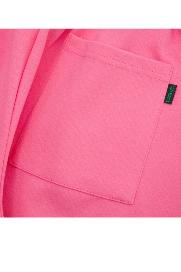 씨알에스디엘 라이트닝 허슬 와이드 밴딩팬츠는 면과 폴리에스테르 혼방 소재로 제작되어 사계절 내내 편안하게 착용할 수 있습니다. 블랙, 그레이, 블루, 그린, 핑크 등 다채로운 컬러로 출시되었으며, 캐주얼 및 스포티한 스타일을 연출하기 좋습니다. 신축성 있는 허리 밴딩과 밑단 스트링 조절 기능, 뒷주머니와 사이드 포켓 디테일로 실용성을 더한 세미 오버핏 와이드 팬츠입니다.
