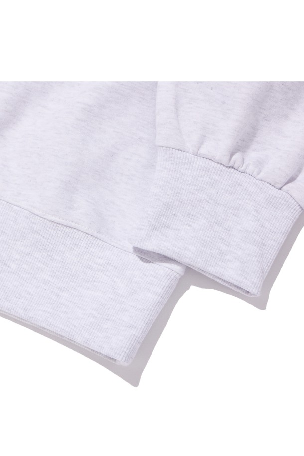 **씨알에스디엘 노이즈 카모 그래픽 맨투맨 (기모)**은 캐주얼, 스트리트 스타일을 즐기는 남녀 모두에게 적합한 상의입니다. 블랙, 그레이, 라이트그레이, 오트밀, 레드, 네이비 6가지의 다채로운 색상으로 출시되었으며, 넉넉한 세미 오버핏으로 편안한 착용감을 선사합니다. 가을, 겨울철 데일리룩, 집콕룩, 산책룩에 활용하기 좋으며, 두꺼운 두께감과 부드러운 촉감으로 따뜻함을 더합니다. 라운드넥 디자인에 2바늘 커버스티치 넥라인, 립 마감, 사이드심 포인트 라벨 디테일로 완성도를 높였으며, 카모 패턴과 로고 디자인이 돋보입니다. 기모 안감으로 보온성을 극대화하여 한겨울에도 따뜻하게 입을 수 있습니다.
