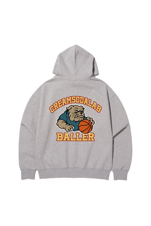 씨알에스디엘 매드 볼러 독 집업 후드는 캐주얼 및 스트릿 스타일을 즐기는 분들을 위한 겨울, 가을 시즌 필수 아이템입니다. 부드러운 촉감의 면, 폴리에스테르 혼방 소재로 제작되어 포근한 착용감을 선사하며, 두꺼운 두께감으로 보온성을 높였습니다. 세미 오버핏으로 편안하게 떨어지는 핏을 연출하며, 블랙, 그레이, 차콜 세 가지 색상으로 출시되어 어떤 스타일에도 쉽게 매치할 수 있습니다. 후드, 포켓, 립 원단 디테일과 로고, 캐릭터 패턴으로 포인트를 더해 개성 있는 룩을 완성해보세요. 일상, 집콕, 산책 등 다양한 TPO에 활용하기 좋은 활용도 높은 후드집업입니다.
