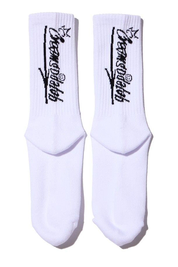 씨알에스디엘 크림소다 레터링 양말은 부드러운 면 소재로 제작되어 편안한 착용감을 선사합니다. 화이트 컬러 바탕에 크림소다 레터링 디자인이 돋보이는 캐주얼 양말로, 미니멀한 스타일을 연출하기 좋습니다. 흡습 기능으로 쾌적함을 유지하며, 사계절 내내 일상에서 활용하기 좋은 아이템입니다.
