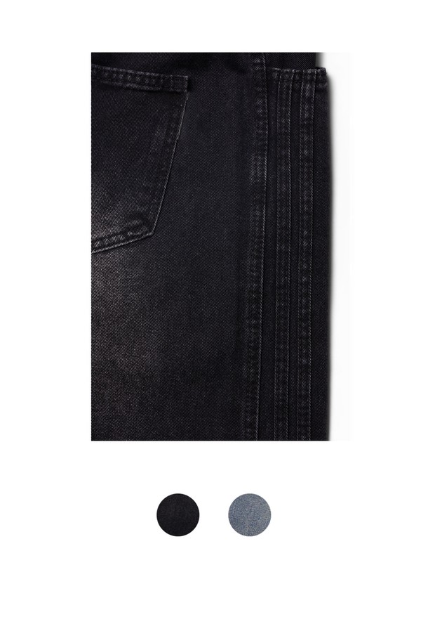 씨알에스디엘 트랙 데님 팬츠는 남성용 데님 팬츠로, 블랙과 블루 두 가지 색상으로 출시되었습니다. 면과 폴리에스테르 혼방 소재로 제작되어 사계절 내내 착용 가능하며, 레귤러핏으로 편안한 착용감을 제공합니다. 캐주얼, 스트리트, 미니멀 스타일을 모두 소화 가능한 디자인으로, 트랙 디자인이 돋보입니다. 무지 패턴의 긴 기장 데님 팬츠로, 다양한 상의와 매치하여 폭넓은 스타일 연출이 가능합니다.
