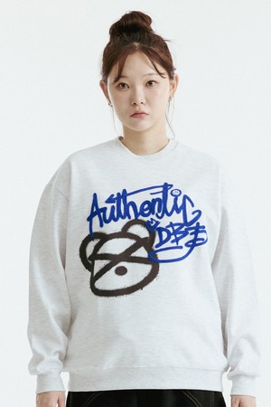 어센틱 자수 베어 맨투맨