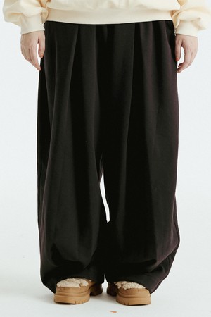 주머니 자수 핀턱 팬츠