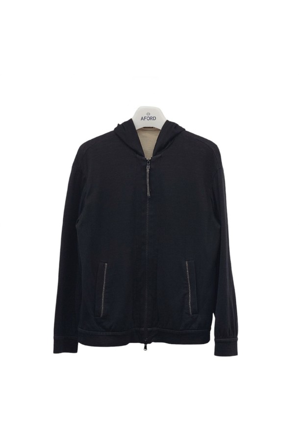 브루넬로쿠치넬리의 [M] 브루넬로쿠치넬리 실크 후드집업 가디건 BRA081506입니다. 부드러운 실크 소재로 제작되어 봄, 가을에 착용하기 좋으며, 베이직한 디자인의 블랙 컬러 무지 후드집업입니다. 레귤러핏에 긴소매, 집업 스타일로 편안하게 즐겨 입을 수 있는 데일리 아이템입니다.
