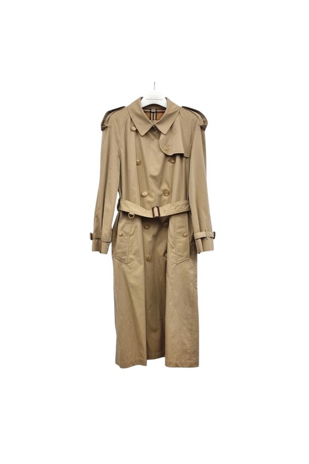 클래식한 매력의 버버리 신형 웨스트민스터 여성 트렌치코트입니다. 브라운 컬러의 코튼 소재, 롱 기장의 레귤러핏 디자인으로, 더블 버튼 여밈과 벨트, 에폴렛, 건 플랩 등의 디테일이 돋보입니다. 봄, 가을 시즌에 활용하기 좋으며, 일상에서 세련된 스타일을 연출할 수 있습니다.
