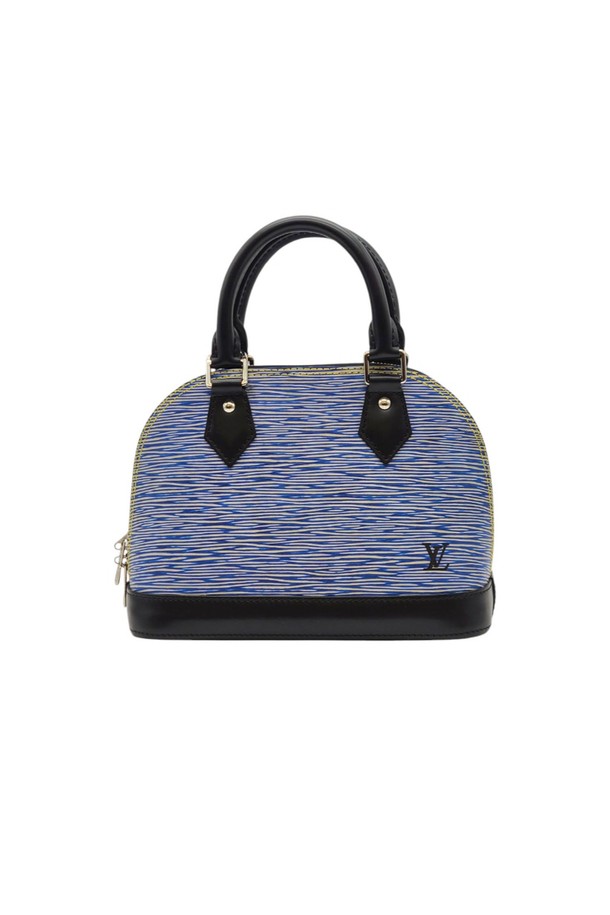 미사용 루이비통 에삐 알마 BB 블루 탑핸들 크로스백 LOB032419는 세련된 블루 컬러의 에삐 가죽 소재 토트백입니다. 탈부착 가능한 스트랩과 더블 지퍼 클로저, 자물쇠 잠금 방식으로 실용성과 디자인을 모두 갖춘 여성 가방입니다. 정품 박스, 더스트백, 스트랩, 키, 자물쇠 등 정품 구성품을 포함하며, 루이비통 로고 패턴과 사각형 디자인이 돋보이는 미사용 제품입니다.
