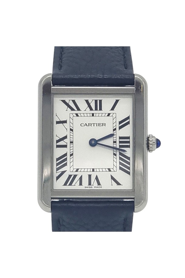 까르띠에 탱크 솔로 시계 CAB040204는 라지 사이즈의 새상품으로, 스테인리스 스틸과 가죽 소재로 제작되었으며 블루 컬러가 돋보입니다. 스위스에서 제작되었으며 로마 숫자 인덱스 디자인과 방수 기능을 갖추고 있습니다. 시계, 박스, 태그, 보증서가 함께 제공됩니다.
