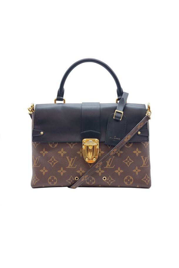루이비통(Louis Vuitton) 모노그램 원핸들 플랩 숄더백 LOB080305는 여성 고객을 위한 가방입니다. 브라운 컬러의 가죽 소재에 루이비통 시그니처 모노그램 캔버스가 돋보이는 미디엄 사이즈 숄더백으로, 플랩과 버클 장식이 디자인의 특징을 더합니다. 숄더 스트랩과 손잡이가 있어 다양한 스타일로 연출 가능하며, 사각형 쉐입으로 클래식, 미니멀, 시크한 룩에 잘 어울립니다. 데이트, 쇼핑, 모임 등 다양한 TPO에 활용하기 좋은 아이템입니다.
