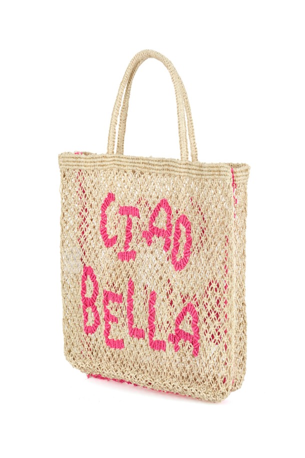 'Ciao Bella (차오 벨라)' 스몰 백은 자연스러운 멋과 핫핑크 컬러가 조화롭게 어우러진 여성용 토트백입니다. 황마 소재로 제작되어 가볍고 유연하며, 핸드메이드 특유의 섬세함과 자연 염색 기법으로 은은한 멋을 더했습니다. "Ciao Bella" 레터링 디자인이 돋보이며, 수납 기능과 사각 형태를 갖춰 일상, 피크닉, 여행 등 다양한 용도로 활용하기 좋습니다. 최대 10-14kg 무게를 수용하며, 핸들 드롭은 14cm로 편안한 착용감을 제공합니다. 여행룩, 캐주얼, 미니멀, 에스닉 스타일을 즐겨 입는 여성분들께 추천합니다.
