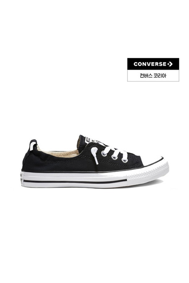 [컨버스] 척테일러 올스타 쇼어라인 블랙 537081C는 여성용 캔버스화입니다. 봄, 여름, 가을 계절에 어울리는 블랙 컬러의 로우탑 디자인으로, 캔버스 소재와 플랫 굽으로 제작되어 편안한 착용감을 제공합니다. 신축성 있는 칼라 디자인과 간소화된 아일렛, 심플한 레이싱 시스템이 특징이며, 클래식한 척테일러 실루엣과 경량 설계로 캐주얼, 미니멀, 클래식 스타일을 연출하기 좋습니다. 동네 마실룩이나 산책룩에 활용하기 좋은 아이템입니다.
