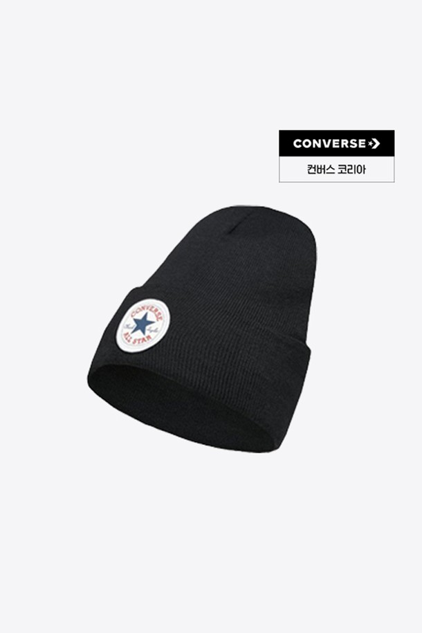컨버스 비니 컨버스블랙 10022137-A01은 일상생활과 출근룩에 모두 잘 어울리는 모자입니다. 부드러운 아크릴 소재로 제작되어 가을과 겨울에 따뜻하게 착용할 수 있으며, 깊은 모자 깊이로 안정적인 착용감을 제공합니다. 블랙 컬러에 컨버스 로고 패치 디테일이 더해져 캐주얼, 미니멀, 클래식 스타일을 연출하기 좋습니다. 두꺼운 두께감으로 보온성을 높였으며, 로고 패턴으로 포인트를 더했습니다. 남녀 공용으로 착용 가능하여 데일리 아이템으로 활용하기 좋습니다.

