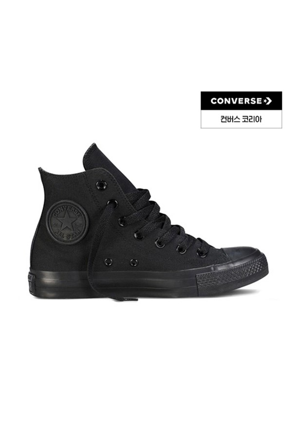 [컨버스] 척테일러 올스타 클래식 블랙모노크롬 M3310C는 남녀노소 누구나 즐겨 신는 컨버스 척테일러 올스타의 클래식 블랙 모노크롬 모델입니다. 캔버스 소재에 라운드 앞코 디자인으로 캐주얼한 일상룩과 데이트룩, 동네 마실룩에 잘 어울립니다. 하이탑 스타일과 레이스업 여밈, 무지 패턴으로 미니멀하고 클래식한 매력을 더합니다. 봄, 여름, 가을, 겨울 사계절 모두 착용 가능하며, 플랫 굽으로 편안한 착용감을 선사합니다. 클래식 올스타 앵클 패치와 시그니처 실루엣, 오리지널 디자인으로 컨버스의 정통성을 느낄 수 있습니다.
