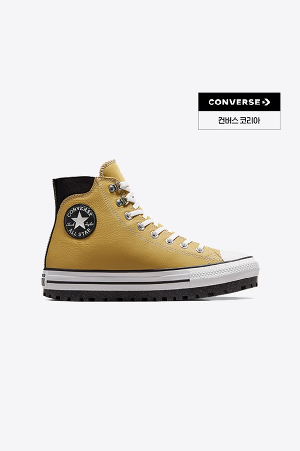 [컨버스] 척테일러 올스타 시티 트렉 워터프루프 부츠 듄스케이프 A04482C는 여성용 워터프루프 부츠입니다. 가을, 겨울 시즌에 어울리는 듄스케이프 베이지 컬러의 신발로, 일상 및 아웃도어 활동에 적합합니다. 라운드 앞코 디자인과 레이스업 스타일, 하이탑 탑라인이 특징이며, 가죽 소재로 제작되어 내구성이 뛰어납니다. 플랫 굽으로 편안함을 제공하며, 컨버스 로고 패턴이 적용되어 클래식하면서도 미니멀한 스타일을 연출합니다.
