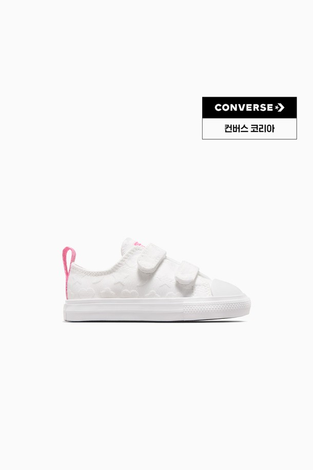 [컨버스] 척테일러 올스타 이지 온 스파클 화이트 A06329C는 여성스러운 스타일을 연출하기 좋은 여성 운동화입니다. 부드러운 캔버스 소재에 라운드 앞코 디자인으로 편안한 착용감을 선사하며, 플랫 굽과 로우탑 디자인으로 활동성을 더했습니다. 화이트 컬러 바탕에 스파클 디테일이 더해져 캐주얼하면서도 걸리시한 분위기를 연출하며, 벨크로 여밈으로 간편하게 신고 벗을 수 있습니다. 봄, 여름, 가을 계절에 산책룩, 봄 소풍룩 등 다양한 TPO에 활용하여 미니멀한 스타일을 완성해 보세요.
